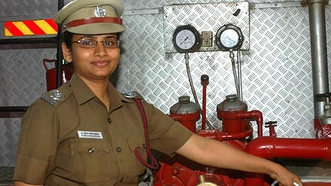 தீயணைப்புத் துறை இணை இயக்குநருக்கு ஐஏஎஸ் அந்தஸ்து வழங்கி மத்திய அரசு உத்தரவு