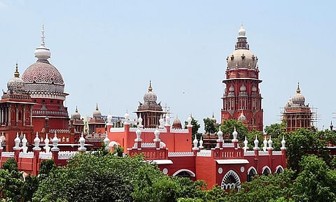 அரசு வழக்கறிஞர்களுக்கு வழங்க வேண்டிய கட்டண பில்களை நிறுத்தி வைத்தது ஏன்? - தலைமை செயலருக்கு நீதிமன்றம் நோட்டீஸ்