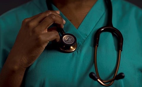 மருத்துவர்களைக் காக்க வேண்டும் அரசு