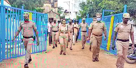 ஜல்லிக்கட்டு நடைபெற உள்ள திடல், சிசிடிவி கட்டுப்பாட்டு அறை உள்ளிட்டவற்றை மாவட்ட காவல் கண்காணிப்பாளர் வந்திதா பாண்டே ஆய்வு செய்தார்