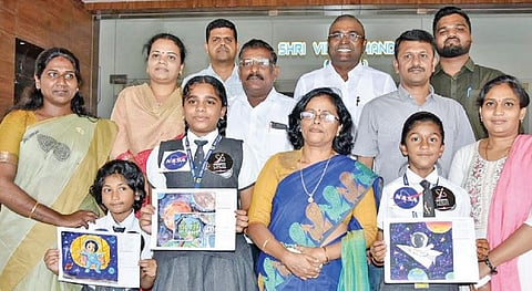 நாசா காலண்டரில் பழநி மாணவிகளின் ஓவியம்