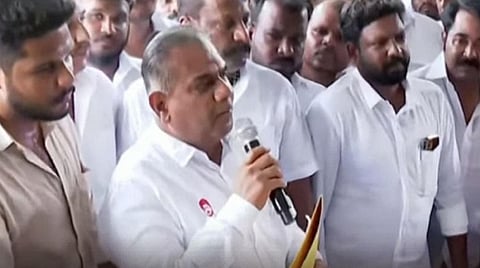 நடிகர் விஜய் மீது காலணி வீச்சு: விஜய் மக்கள் இயக்கம் போலீஸில் புகார்