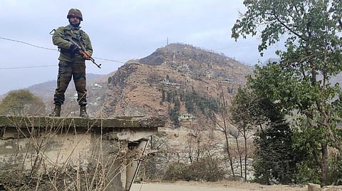 காஷ்மீரில் லஷ்கர் தீவிரவாதி சுட்டுக்கொலை