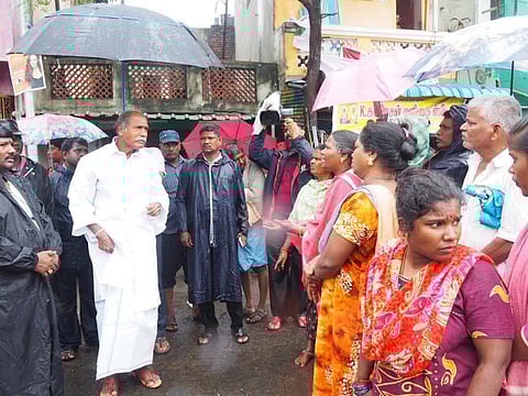 புதுச்சேரி | மழை நீருடன் கழிவுநீர் தேங்கி பாதிப்பு - முதல்வரிடம் முறையிட்ட பெண்கள்