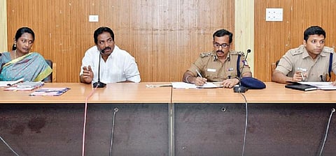 காளைகள், மாடுபிடி வீரர்களுக்கான அனுமதி டோக்கன் வழங்குவதில் வெளிப்படைத்தன்மை: அமைச்சர் பி.மூர்த்தி உறுதி