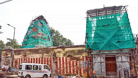 திருச்சி குமாரவயலூர் சுப்பிரமணிய சுவாமி கோயிலில் நடைபெற்று வரும் குடமுழுக்கு திருப்பணி.படம்: ர.செல்வமுத்துகுமார்