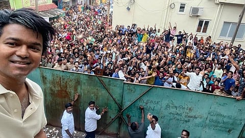 ரசிகர்களுடன் விஜய் க்ளிக்கிய செல்ஃபி @ GOAT ஷூட்டிங் ஸ்பாட்!