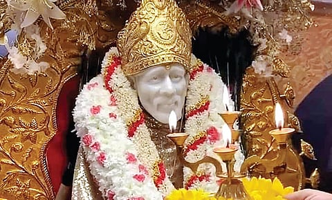 மனதை உருக்கும் சாயி ஆரத்திப் பாடல்கள்!