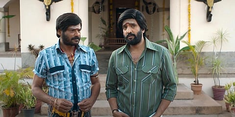 வார்த்தை வித்தைகள்... - சந்தானத்தின் ‘வடக்குப்பட்டி ராமசாமி’ ட்ரெய்லர் எப்படி?