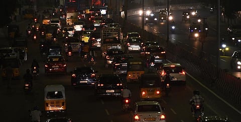 ஆலந்தூர் ஜிஎஸ்டி சாலையில் நகர முடியாமல் அணிவகுத்து நிற்கும் வாகனங்கள்