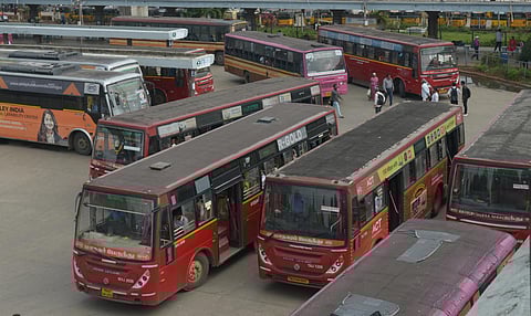 சொந்த ஊர் சென்றவர்கள் திரும்ப வசதியாக சிறப்பு பேருந்து, ரயில்கள்: போக்குவரத்து நெரிசலை தவிர்க்க நடவடிக்கை