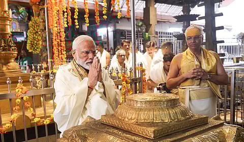 கேரளா | குருவாயூர் கோயிலில் பிரதமர் மோடி வழிபாடு: நடிகர் சுரேஷ் கோபி மகள் திருமண விழாவிலும் பங்கேற்பு