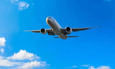 விமான கழிப்பறையில் சிக்கிய பயணி: பயண நேரம் முழுவதும் தவிப்பு