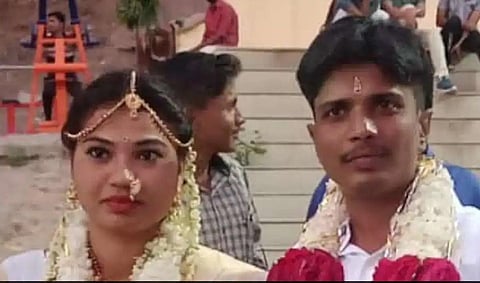 திருமணத்தின்போது சீமா - லலித் குமார் சால்வே