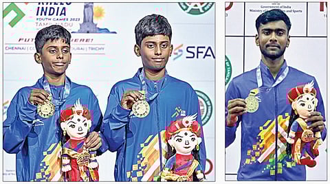 யோகாசனம் ரிதமேடிக் பேர் பிரிவில் தங்கப்பதக்கம் வென்ற தமிழகத்தை சேர்ந்த சர்வேஷ் மற்றும் தேவேஷ்.படம்:எஸ். சத்தியசீலன் & வாள்வீச்சில் தங்கம் வென்ற அன்பிலஸ் கோவின்