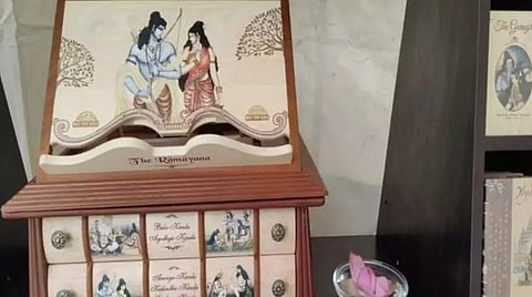 ரூ.1.65 லட்சம் மதிப்பிலான ராமாயணப் புத்தகம்.