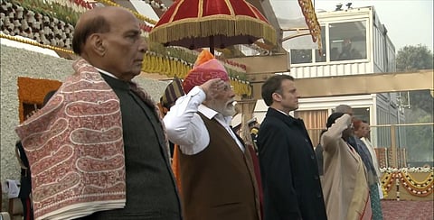 75-வது குடியரசு தின விழா | டெல்லியில் தேசியக் கொடியேற்றினார் குடியரசுத் தலைவர் திரவுபதி முர்மு: கடமைப் பாதையில் கண்கவர் அணிவகுப்பு