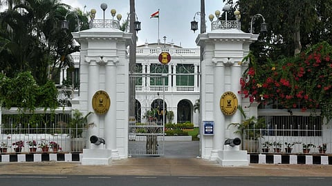 ''கொடியேற்ற ஆளுநர் வருகை தாமதமானதால் குழந்தைகளுக்கு பாதிப்பு'' - தேநீர் விருந்தை புறக்கணித்த புதுச்சேரி எம்எல்ஏ