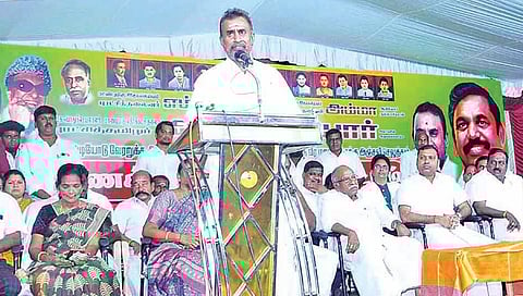 கோவை செல்வபுரத்தில் நடந்த வீரவணக்க நாள் பொதுக்கூட்டத்தில் பேசிய அதிமுக முன்னாள் அமைச்சர் எஸ்.பி.வேலுமணி உள்ளிட்டோர்.