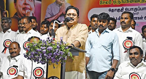 சேலத்தில் நடந்த அமமுக செயல் வீரர்கள் கூட்டத்தில் கட்சியின் பொதுச் செயலாளர் டிடிவி தினகரன் பேசினார். படம்: எஸ்.குரு பிரசாத்