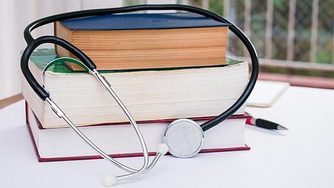 மருத்துவ படிப்பில் இடம் கிடைக்காதோர் முனவைப்பு தொகையை பெறலாம்