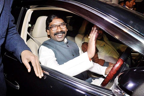 டெல்லி - ராஞ்சி 1,300 கி.மீ பயணம்: 21 மணி நேரமாக அமலாக்கத் துறையிடம் ஹேமந்த் சோரன் ‘அகப்படாதது’ எப்படி?