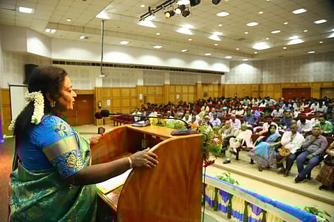 “30 ஆண்டுகளுக்கு முந்தைய நிலை தற்போது இல்லை” - பெண்கள் முன்னேற்றம் குறித்து தமிழிசை