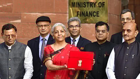 1955 வரை ஆங்கிலத்தில் மட்டுமே அச்சிடப்பட்ட பட்ஜெட்: பல சுவாரஸ்ய வரலாறு