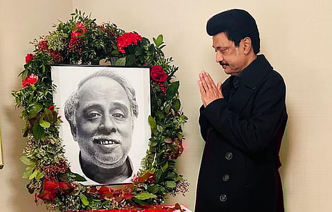 ஸ்பெயினில் அண்ணாவின் படத்துக்கு மரியாதை செலுத்திய முதல்வர் ஸ்டாலின்.