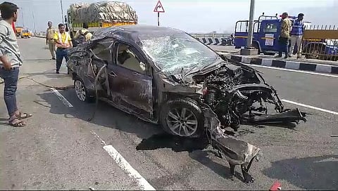 தமிழகத்தில் இரு வேறு இடங்களில் கார் விபத்து - மூவர் உயிரிழப்பு