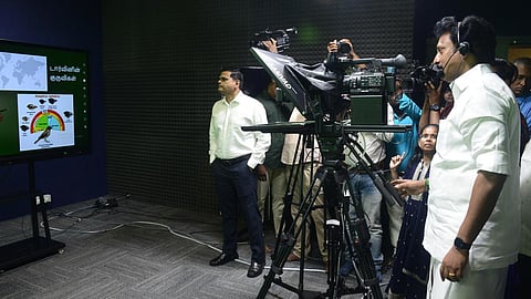 கல்வி தொலைக்காட்சிக்கு புதிய படப்பதிவு கூடம் திறப்பு; நடுநிலைப் பள்ளிகளிலும் உயர் தொழில்நுட்ப ஆய்வகம் - அமைச்சர் அன்பில் மகேஸ் அறிவிப்பு