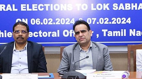 மக்களவை தேர்தல் ஏற்பாடு குறித்து தேர்தல் ஆணைய அதிகாரிகள் சென்னையில் ஆலோசனை