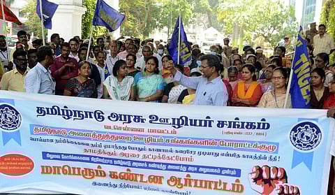 பழைய ஓய்வூதிய திட்டத்தை அமல்படுத்த வலியுறுத்தி பிப்.15-ல் அரசு அலுவலர்கள் வேலைநிறுத்தம்