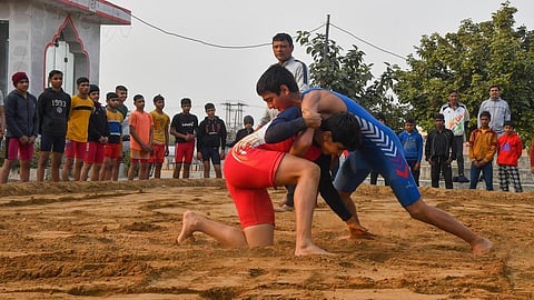 இந்திய மல்யுத்த கூட்டமைப்பின் இடைநீக்கத்தை திரும்பப் பெற்றது உலக மல்யுத்த கூட்டமைப்பு