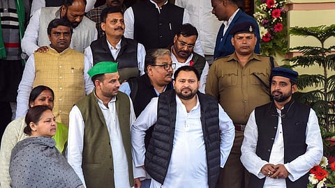 ராமரை காட்டுக்கு அனுப்பியது போல் நிதிஷ் என்னை மக்களிடம் அனுப்பியுள்ளார்: தசரதருடன் ஒப்பிட்டு தேஜஸ்வி விமர்சனம்