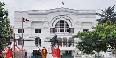 அதிமுக முன்னாள் அமைச்சர்களுக்கு எதிரான வழக்கை ரத்து செய்து சென்னை உயர் நீதிமன்றம் உத்தரவு