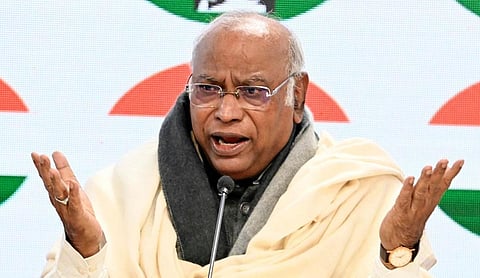 விவசாயிகளுக்கு எதிராக பிரதமர் மோடி அரசு உள்ளது: மல்லிகார்ஜுன கார்கே கடும் தாக்கு