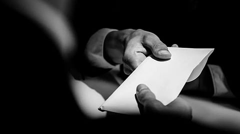 ரூ.2 லட்சம் லஞ்சம் வாங்கிய வருங்கால வைப்பு நிதி அலுவலக அதிகாரி கைது @ நெல்லை