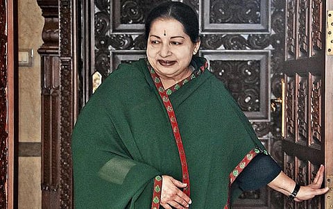 ஜெயலலிதா நகைகளை ஒப்படைக்க ரூ.5 கோடி: தமிழக அரசுக்கு பெங்களூரு கோர்ட் உத்தரவு