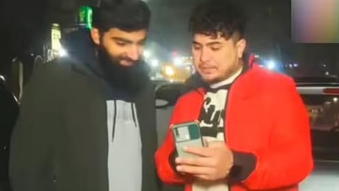 தொங்கும் ஓட்டல் குறித்து கருத்து தெரிவித்த பாகிஸ்தான் இளைஞர்.