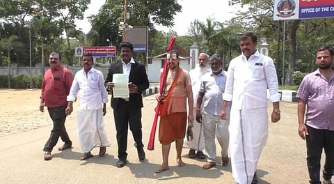 ஸ்ரீரங்கம் பலஹாரி மடத்தின் சொத்துகளை அபகரிக்க முயற்சி: காவல் ஆணையரிடம் ஜீயர் புகார்