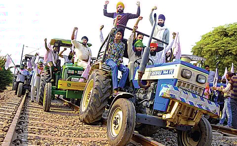 நூல் வெளி: மாபெரும் போராட்டத்தின் வரலாறு