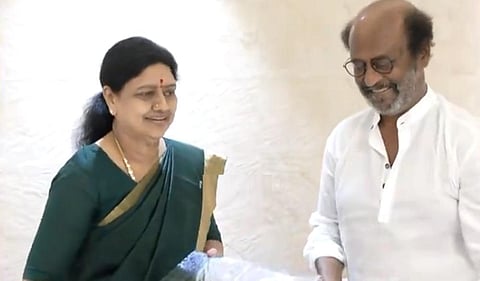 “அரசியல் பேச விரும்பவில்லை” - சசிகலாவை சந்தித்த ரஜினிகாந்த்