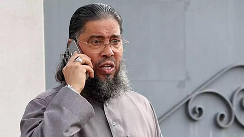 தேசிய கொடி குறித்து அவதூறு கருத்து தெரிவித்த துனிசிய இமாம் பிரான்ஸிலிருந்து நாடு கடத்தல்