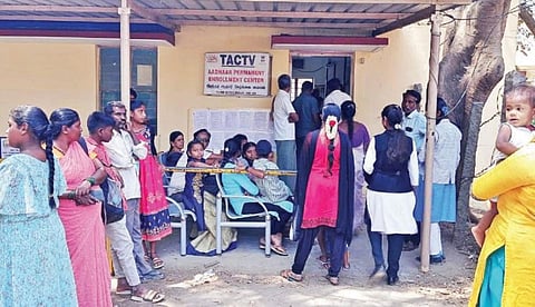 கிராம பள்ளிகளில் ஆதார் பதிவு திட்டத்தை தொடங்க மாணவர்கள் கோரிக்கை