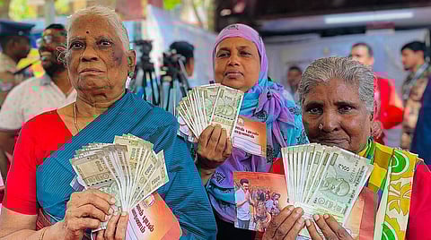 மிக்ஜாம் புயல் நிவாரணம்: ரேஷன் கார்டு இல்லாதவர்களுக்கும் ரூ.6,000 வரவு