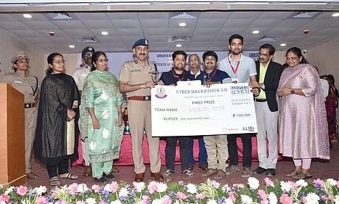 சென்னை காவல் துறை சார்பில் சைபர் ஹேக்கத்தான் போட்டியில் வென்றோருக்கு பரிசு
