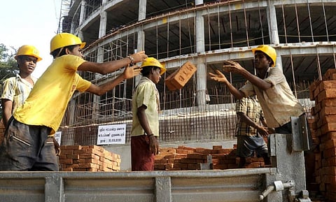 சமூக வலைதளங்களில் மீண்டும் பரவும் வதந்தியால் வடமாநில தொழிலாளர்கள் கலக்கம் @ கோவை