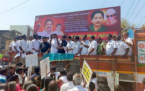 “ஜாபருடன் திமுக தொடர்பு வைத்தது எப்படி?” - அதிமுக ஆர்ப்பாட்டத்தில் கே.சி.வீரமணி கேள்வி