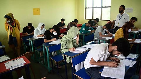 தமிழகத்தில் அரசு பள்ளி மாணவர்களுக்கு 25-ம் தேதி முதல் நீட் பயிற்சி